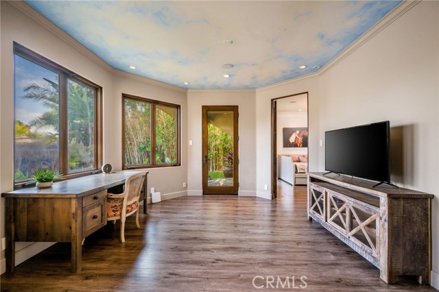 215 S Poinsettia Avenue, Manhattan Beach CA: https://media.crmls.org/medias/6c0dd1a0-ce97-4c3a-bb7c-0c3d0d066202.jpg