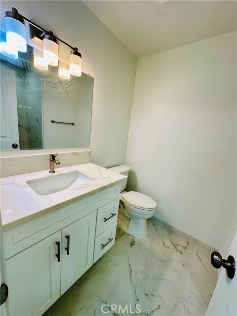 Detail Gallery Image 8 of 17 For 2380 Benidorm Cir, Corona,  CA 92879 - 3 Beds | 3 Baths