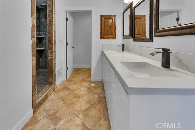 18343 Cocopah Court, Apple Valley CA: https://media.crmls.org/medias/6c0eff13-4255-4456-be95-c2b13825eac0.jpg