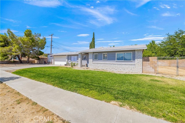 Detail Gallery Image 3 of 36 For 42707 52nd St, Lancaster,  CA 93536 - 3 Beds | 2 Baths