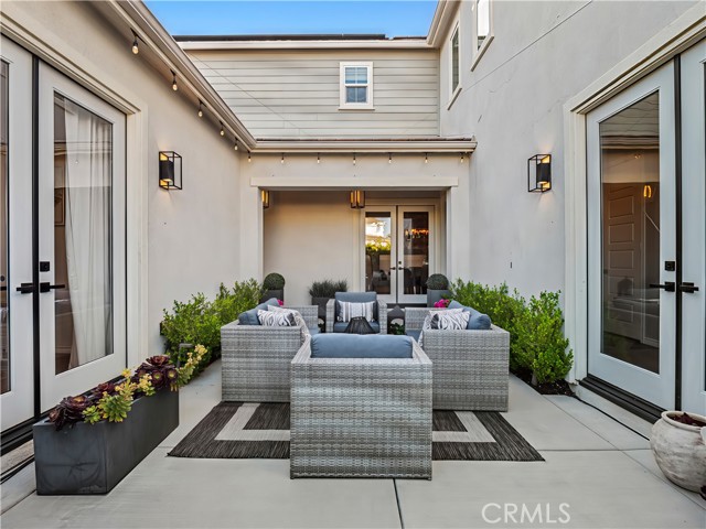 Detail Gallery Image 6 of 65 For 22385 Midtown Ct, Saugus,  CA 91350 - 5 Beds | 4/1 Baths