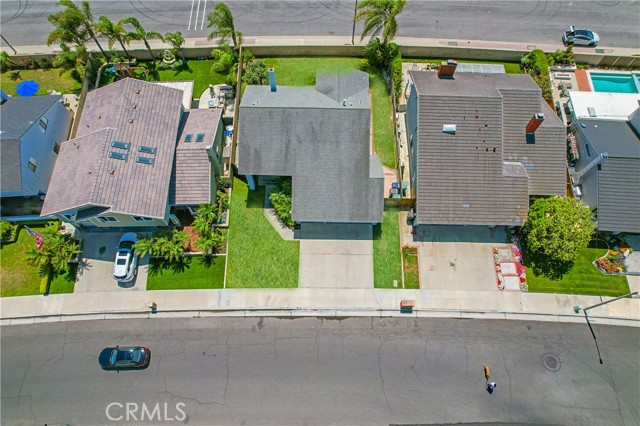 18202 Foss Lane, Huntington Beach CA: https://media.crmls.org/medias/6c12c5be-3fd6-4db3-a2cc-ba70d1037458.jpg