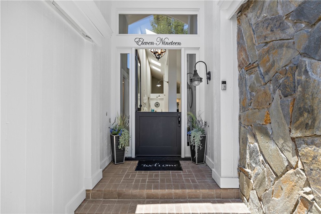 MLS #OC25155566 img 3