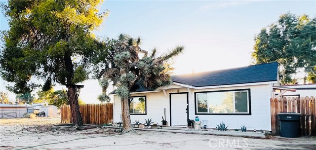 Detail Gallery Image 2 of 16 For 6972 Tamarisk Ave, Yucca Valley,  CA 92284 - 2 Beds | 1 Baths