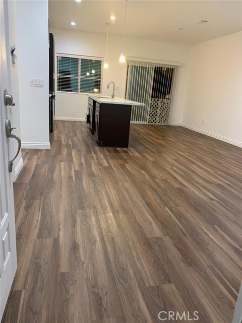 1057 circle city dr Circle, Corona CA: https://media.crmls.org/medias/6c13c658-73d7-478e-81af-9df90c32fe83.jpg