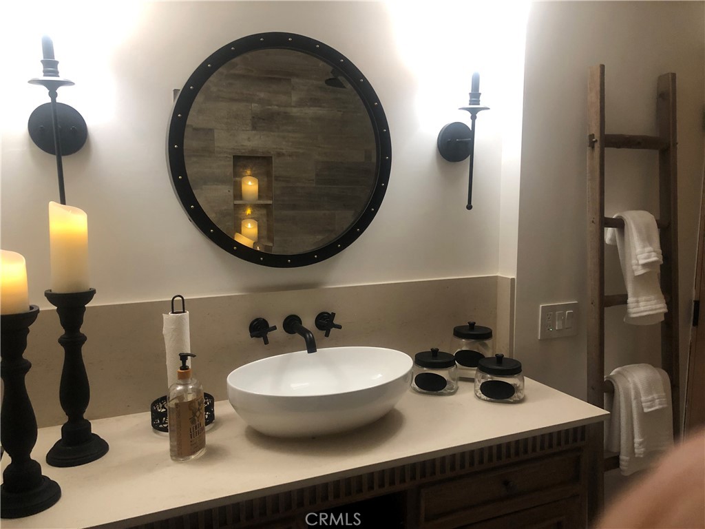 https://media.crmls.org/medias/6c13c724-b5e9-4078-b8d2-609629079861.jpg?preset=X-Large