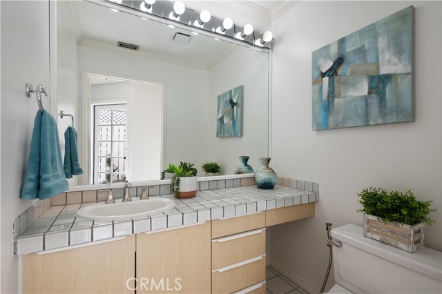 2006 Aviation Way, Redondo Beach CA: https://media.crmls.org/medias/6c13e5fd-6d51-4381-ba28-66cb06d15260.jpg