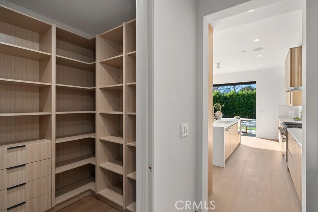 4453 Gentry Avenue, Studio City CA: https://media.crmls.org/medias/6c13fdb1-8849-47a2-baaf-8cd4857e26ad.jpg