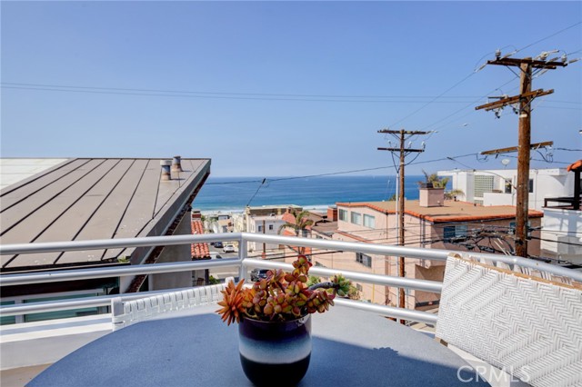 320 23rd Street, Manhattan Beach, California 90266, 3 Bedrooms Bedrooms, ,Residential,Sold,23rd,SB21207459