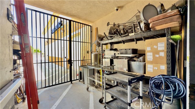 641 W Palmdale Boulevard, Palmdale CA: https://media.crmls.org/medias/6c1606e0-77ff-4f36-bb91-18efb9c03dd7.jpg