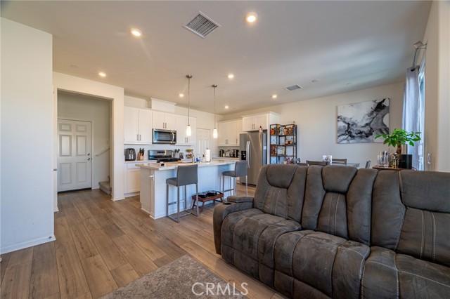 Detail Gallery Image 9 of 43 For 202 Bonita Ln, Rialto,  CA 92376 - 3 Beds | 2/1 Baths