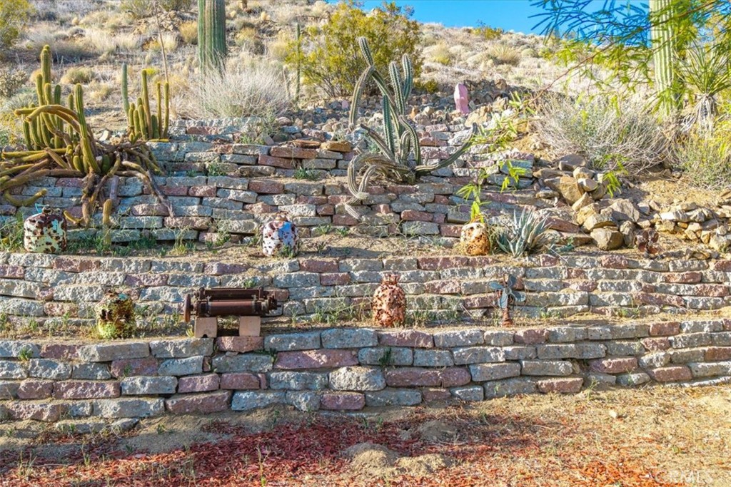https://media.crmls.org/medias/6c1630fa-aaea-493e-af26-86eea94bb3ea.jpg?preset=X-Large