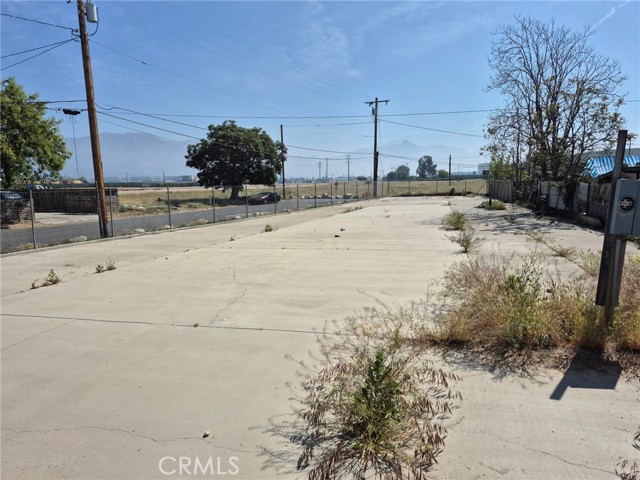 Detail Gallery Image 4 of 9 For 27489 4th St, Highland,  CA 92410 - – Beds | – Baths