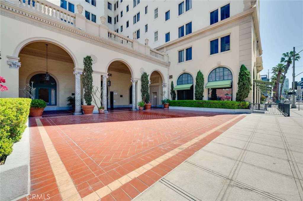 315 W 3rd #1011