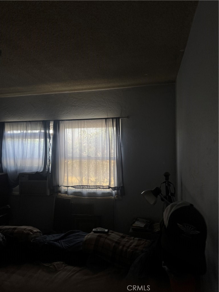 https://media.crmls.org/medias/6c17605c-cc00-4e1e-b101-3cbeb7d25625.jpg?preset=X-Large