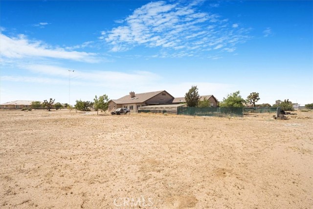 12771 Elm Street, Oak Hills CA: https://media.crmls.org/medias/6c1915a2-02c1-48f6-b53d-2996bd00c4a0.jpg