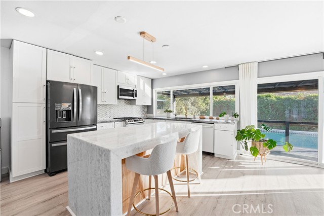 Detail Gallery Image 10 of 38 For 511 Sturgeon Dr, Costa Mesa,  CA 92626 - 4 Beds | 3 Baths