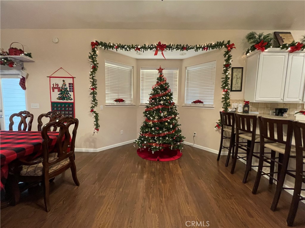 https://media.crmls.org/medias/6c1b0895-a154-4c45-949c-9e78a523b47b.jpg?preset=X-Large