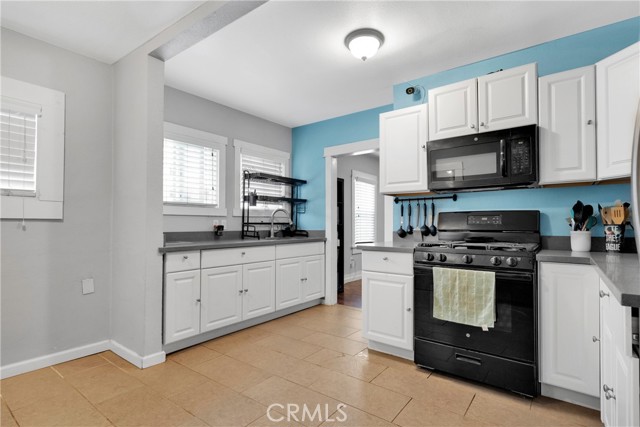 1554 N Sierra Way, San Bernardino CA: https://media.crmls.org/medias/6c1b117b-d2cf-42b5-9887-9a58c08d8e41.jpg