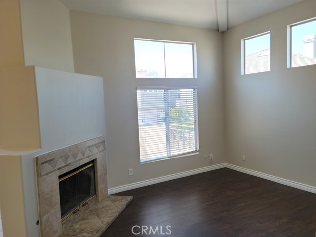 Detail Gallery Image 5 of 37 For 682 Azure Ln #1,  Corona,  CA 92879 - 3 Beds | 2 Baths