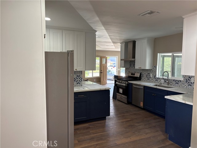 Detail Gallery Image 6 of 15 For 2715 Petaluma Ave, Long Beach,  CA 90815 - 3 Beds | 2 Baths