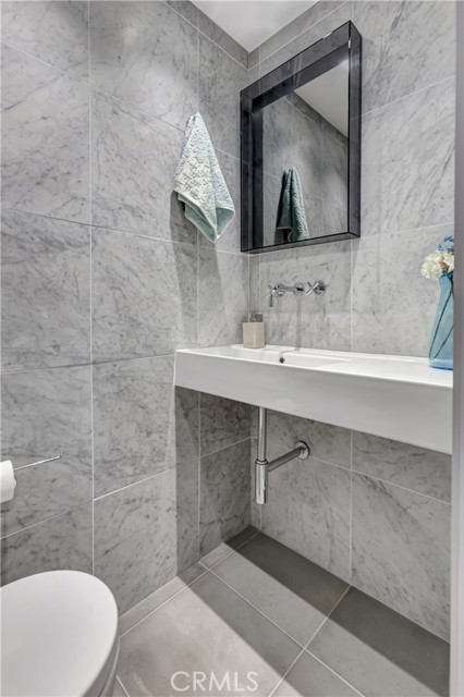 Half bath 1 st level