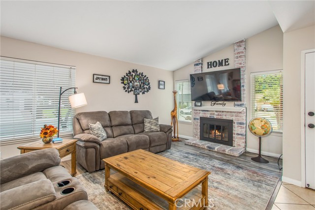 6967 Mountain Avenue, Highland CA: https://media.crmls.org/medias/6c1d9e21-5508-4011-a0ad-90fdb35c9bc6.jpg
