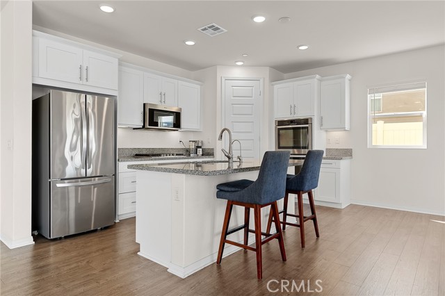 Detail Gallery Image 13 of 52 For 24655 Acadia, Corona,  CA 92883 - 4 Beds | 3 Baths