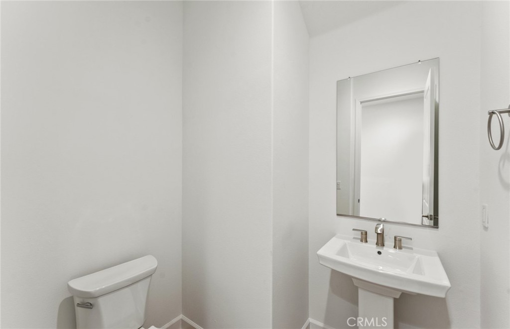 https://media.crmls.org/medias/6c1e0495-c049-48ed-aa2e-47ddb2c19569.jpg?preset=X-Large