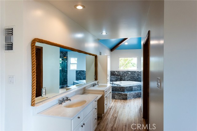 Detail Gallery Image 19 of 33 For 2007 W 180th Pl, Torrance,  CA 90504 - 4 Beds | 3 Baths