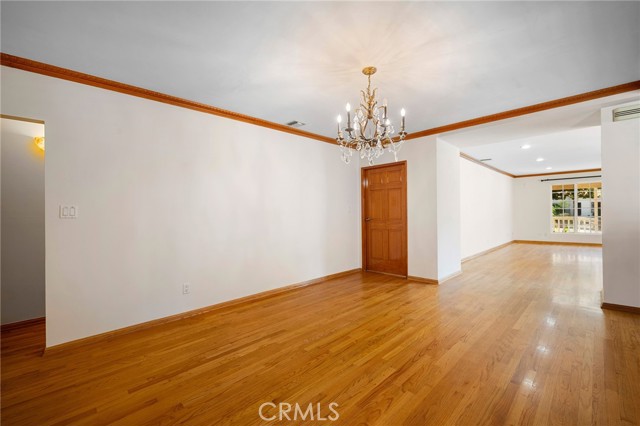 2225 East Glenoaks Boulevard photo 10