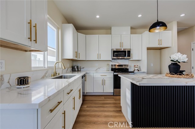 Detail Gallery Image 16 of 75 For 26987 Lakeview, Helendale,  CA 92342 - 4 Beds | 3 Baths