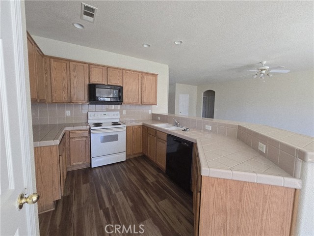 Detail Gallery Image 5 of 23 For 2656 Mira Ct, Merced,  CA 95341 - 3 Beds | 2 Baths