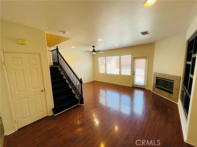 649 Sumner Way, Oceanside CA: https://media.crmls.org/medias/6c1f5924-4f0a-4448-9142-5e7c484378c1.jpg