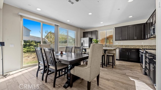 Detail Gallery Image 6 of 44 For 1672 Milford Way, Beaumont,  CA 92223 - 4 Beds | 3 Baths