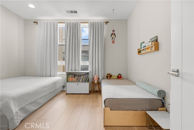 Detail Gallery Image 25 of 41 For 2753 Waverly Dr #705,  Los Angeles,  CA 90039 - 2 Beds | 3 Baths