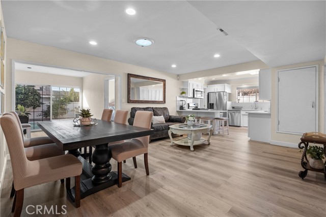 Detail Gallery Image 12 of 59 For 9559 9561 Natick Ave, North Hills,  CA 91343 - 5 Beds | 4 Baths