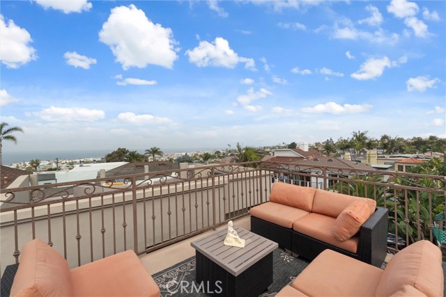 729 Longfellow Avenue, Hermosa Beach CA: https://media.crmls.org/medias/6c2140b0-d00d-4a59-915f-67c587f9588d.jpg