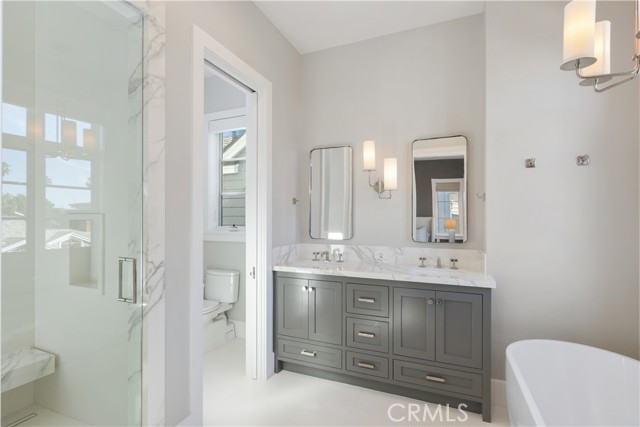 Detail Gallery Image 16 of 42 For 708 Heliotrope, Corona Del Mar,  CA 92625 - 3 Beds | 3 Baths