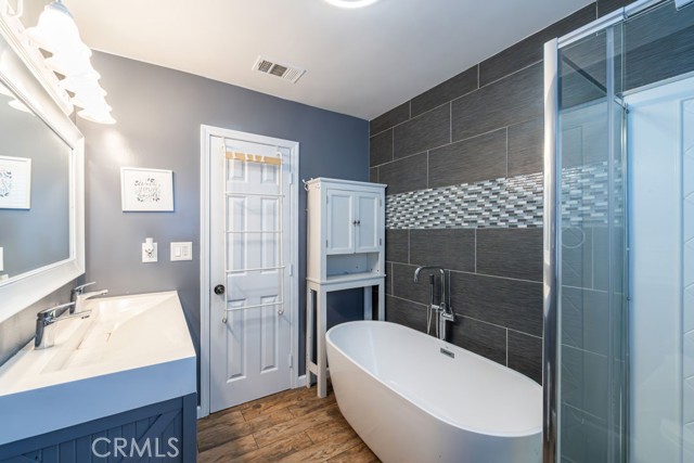 6933 Delta Avenue, Long Beach CA: https://media.crmls.org/medias/6c21bc3a-d7cf-40a3-9438-eca445fd8f57.jpg