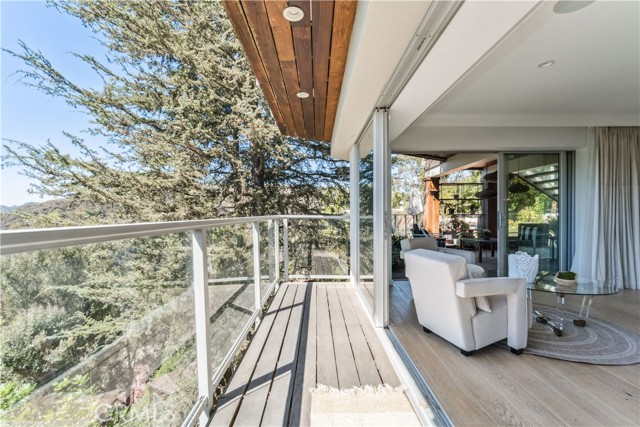 Detail Gallery Image 27 of 31 For 1619 Tower Grove, Beverly Hills,  CA 90210 - 4 Beds | 4/2 Baths