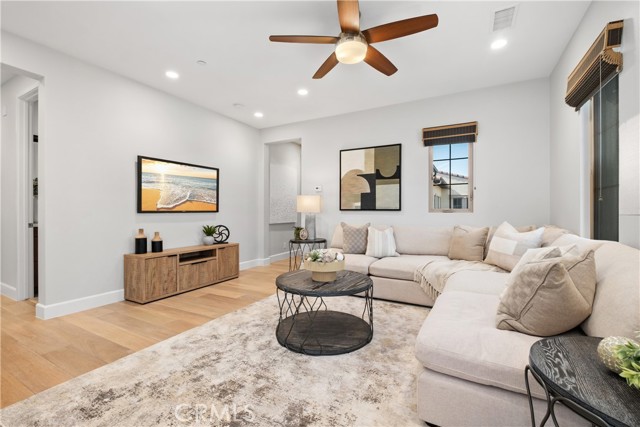 Detail Gallery Image 18 of 46 For 64 English Saddle, Irvine,  CA 92602 - 4 Beds | 4/1 Baths