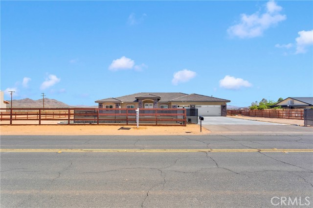 Detail Gallery Image 2 of 47 For 21192 Zuni Rd, Apple Valley,  CA 92307 - 4 Beds | 3/1 Baths