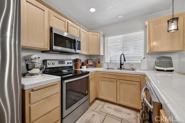 Detail Gallery Image 14 of 35 For 4752 W Mesa, Fresno,  CA 93722 - 3 Beds | 2 Baths