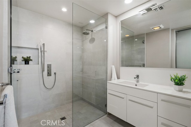 432 N Oakhurst Dr, Beverly Hills CA: https://media.crmls.org/medias/6c24d800-86e8-4685-bd08-6db1b646c3a1.jpg