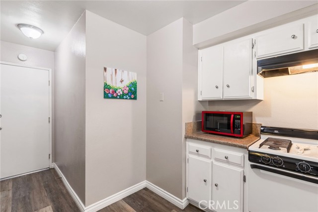 Detail Gallery Image 12 of 44 For 25259 Avenida Dorena, Newhall,  CA 91321 - 3 Beds | 2 Baths