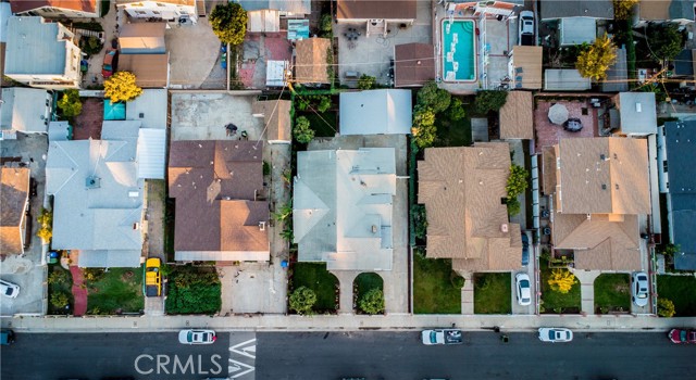 748 N Kenmore, Los Angeles CA: https://media.crmls.org/medias/6c25d88e-4fb3-4875-8ed3-2ff23ec211d1.jpg