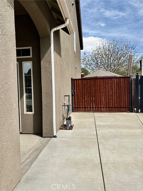 Detail Gallery Image 14 of 15 For 2220 N. Shady St, Visalia,  CA 93291 - 3 Beds | 2/1 Baths