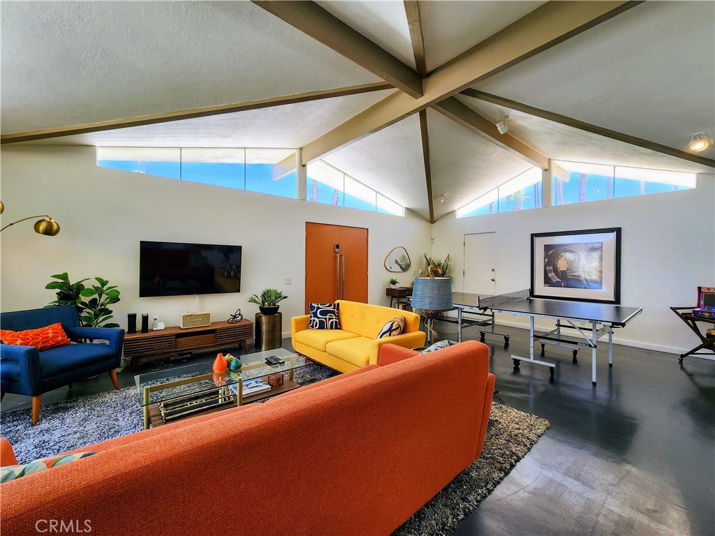 https://media.crmls.org/medias/6c2640f0-a40f-4111-abee-0477fcc96fca.jpg?preset=X-Large