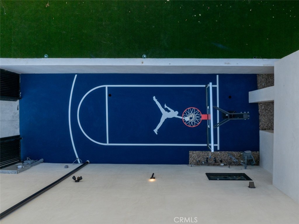 https://media.crmls.org/medias/6c269ed3-b6b4-44e4-aa24-318049f200a5.jpg?preset=X-Large